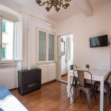 Leone Apartment *