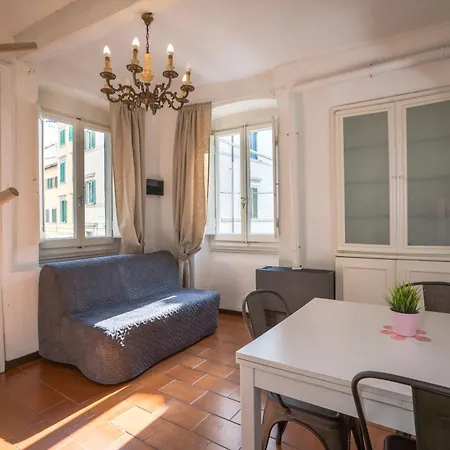 Leone Apartment *