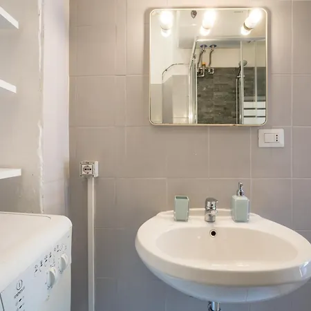 Leone Apartment